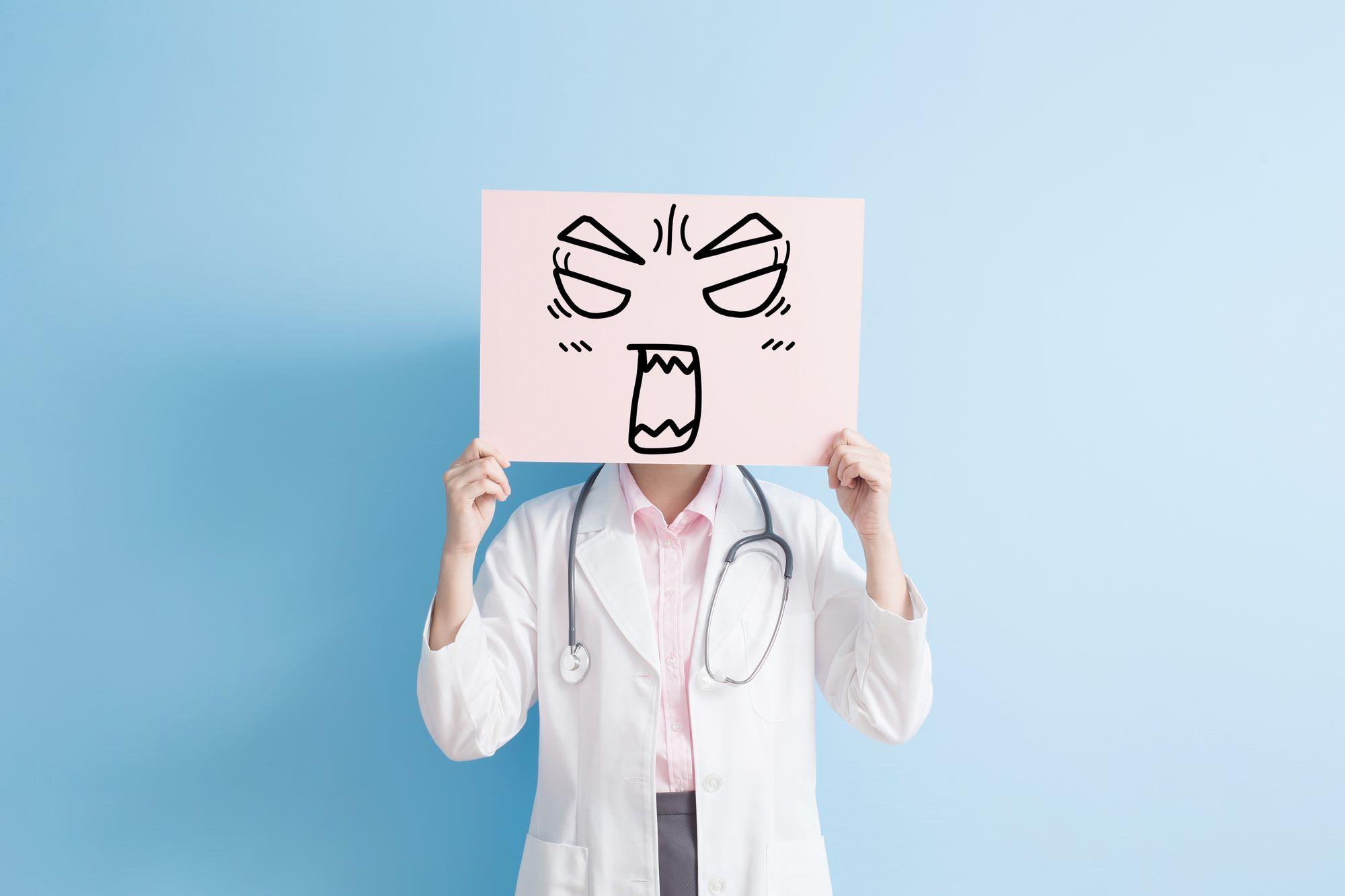 ガミガミ叱る医療従事者